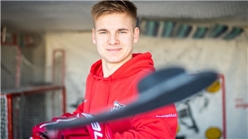 In der Heimat im Haus seiner Familie nutzte Justin Büsing die Spielpause zum Training in der eigenen Garage.
