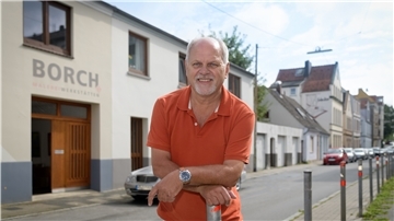 In der kleinen Altleher Straße „Auf den Sülten“ fühlt sich Harald Borowsky zuhause. Seit dem ersten Lehrlingstag 1973 hat der Maler und Lackierer nie die Firma gewechselt.