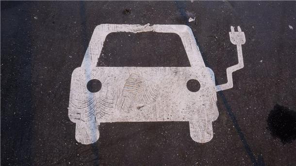 Niedersachsenmetall gegen Kaufprämie für E-Autos In der Krise der Autobranche gibt es Überlegungen neuer Förderung für E-Autos - der Arbeitgeberverband Niedersachsen spricht sich dagegen aus und fordert Technologieneutralität. (Symbolbild)