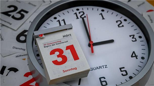 Wieder an der Uhr gedreht: Es ist Sommerzeit in Deutschland In der Nacht wurde die Zeit vorgestellt. Mit dem 31. März beginnt dieses Jahr die Sommerzeit.