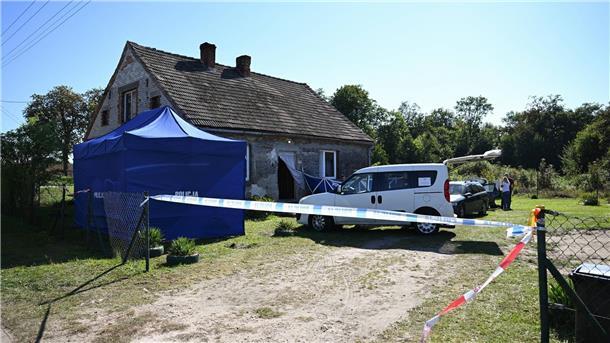 Polen: Tote Babys nach Inzest im Keller vergraben In der Nähe der polnischen Stadt Danzig finden Ermittler drei tote Neugeborene in einem heruntergekommenen Haus.