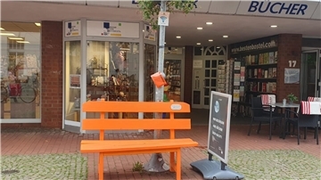 In der Nordenhamer Fußgängerzone informieren Mitglieder des Präventionsrates am Samstag, dem Internationalen Tag gegen Gewalt an Frauen, von 10 bis 12 Uhr an einem Infostand neben der Orangen Bank zum Thema „Hilfetelefon“.