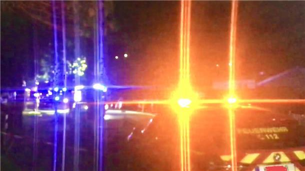 n der Pfingstnacht mussten rund 100 Rettungskräfte von Feuerwehr, THW, Polizei, DRK nach Bremerhaven-Leherheide ausrücken. Eine Halle stand in Flammen. Rauch waberte über die Stadt.