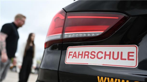 Fahrschüler müssen regional lange auf Prüfungstermin warten In der Region Lüneburg müssen Fahrschüler länger auf einen Prüfungstermin warten. (Archivbild)