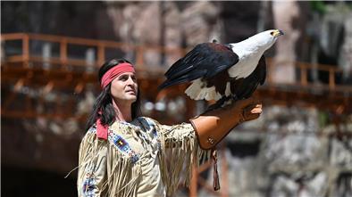 In der Saison 2026 wird Alexander Klaws zum sechsten Mal den Apachenhäuptling Winnetou bei den Karl-May-Spielen in Bad Segeberg spielen. (Archivbild)