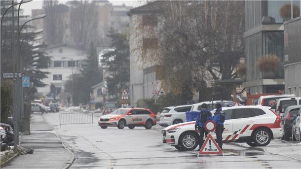 Schüsse im schweizerischen Sitten - zwei Tote In der Schweizer Stadt Sitten im Kanton Wallis hat ein Mann nach Angaben der Polizei zwei Menschen erschossen.