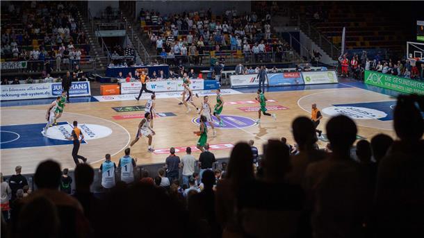 In der Stadthalle tragen die Eisbären Bremerhaven ihre Heimspiele aus. Alternative Standorte, die die Auflagen der ProA erfüllen, gibt es für die Basketballer in Bremerhaven nicht.