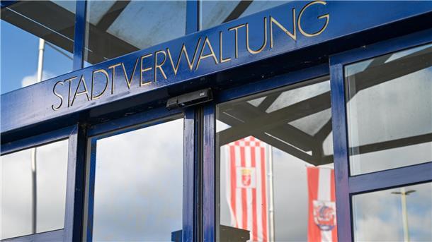 In der Stadtverwaltung arbeiten knapp 3400 Mitarbeiterinnen und Mitarbeiter.