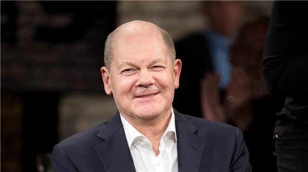 In der Talkshow „3nach9“ lobt Bundeskanzler Olaf Scholz die Arbeit der Ampel-Koalition.