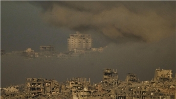 In der Trümmerwüste der Stadt Gaza sollen sich geschätzt noch etwa 500.000 Zivilisten aufhalten. Sie sind den israelischen Angriffen auf Reste der Terrororganisation Hamas weitgehend schutzlos ausgeliefert. Israel fordert sie fast täglich zur Flucht auf, aber viele wollen oder können das nicht mehr.