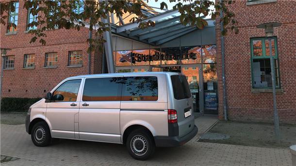 In der Verdener Stadthalle wurde am Freitag verhandelt. Die beiden Angeklagten wurden aus der U-Haft entlassen und müssen zukünftig nicht mehr mit dem Bus ins Gefängnis gefahren werden.