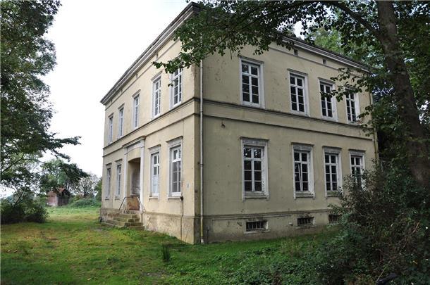 In der Villa Gennernest an der Butjadinger Straße und in Tiny Houses auf dem Grundstück sollen insgesamt rund 30 Wohneinheiten für Senioren entstehen.