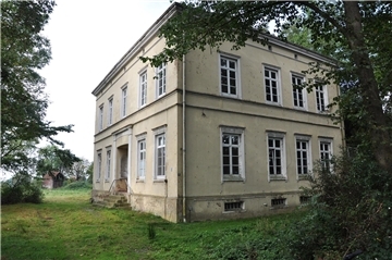 In der Villa Gennernest an der Butjadinger Straße und in Tiny Houses auf dem Grundstück sollen insgesamt rund 30 Wohneinheiten für Senioren entstehen.