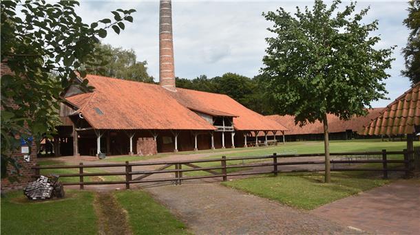 In der Ziegelei Pape in Bevern wurden Mitte des 19. Jahrhunderts die ersten Gebäude auf dem Gelände errichtet. Nach einem Auf und Ab wurde der Betrieb 1974 eingestellt.