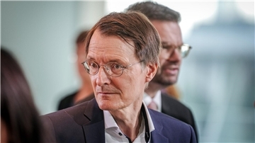 „In dieser Erkältungs- und Grippesaison sollen besorgte Eltern nicht erneut vor leeren Apothekenregalen stehen“, sagt Bundesgesundheitsminister Karl Lauterbach (SPD).