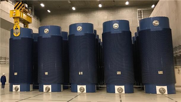 In direkter Nachbarschaft wird hoch radioaktiver Müll zwischengelagert: beim ehemaligen Kernkraftwerk Unterweser, das sich im Rückbau befindet.