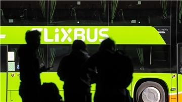 In einem Reisebus (Symbolbild) wurde die Bundespolizei fündig: Ein Vater wollte seine drei Kinder gegen den Willen der Mutter nach Tschetschenien bringen.