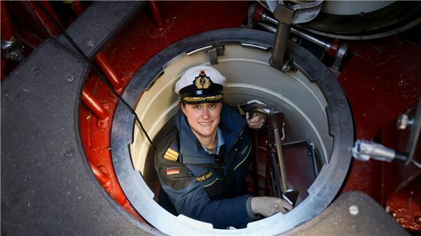 Alle hören auf ihr Kommando In einem U-Boot ist es eng.