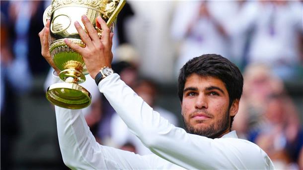 Alcaraz entthront Djokovic in Wimbledon In einem unvergesslichen Wimbledon-Endspiel schlägt der 20 Jahre alte Alcaraz den fast 16 Jahre älteren Djokovic. Der Beginn einer Wachablösung?