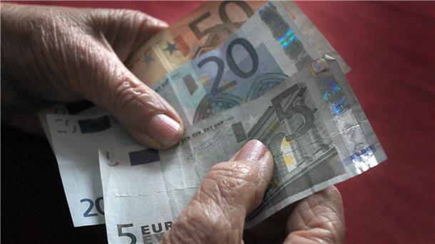 Sorge um finanzielle Absicherung im Alter wächst In einer neuen Umfrage gehen die meisten (93 Prozent) davon aus, dass „sehr viele Menschen“ in Deutschland von einer Rentenlücke betroffen sind.