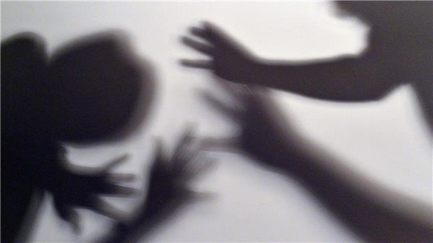 Ermittlung gegen Betreuer von jungen Frauen mit Behinderung In einer Wohngruppe für Erwachsene mit schwerer Behinderung soll es zu Übergriffen und gewalttätigen Handlungen gekommen sein. (Symbolbild)