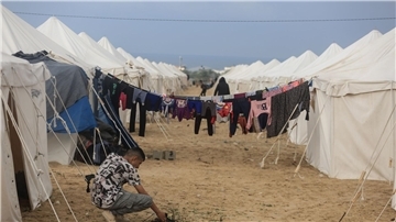 In einer Zeltstadt in Chan Junis im Gaza-Streifen werden Tausende von Palästinensern beherbergt, die wegen vor der israelischen Bombardierung geflohen sind.