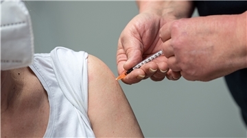 In ganz Deutschland haben die Impfungen gegen das Coronavirus begonnen. Eine Bremer Initiative will erreichen, dass die Bevölkerung deutlich schneller geimpft wird als bislang vorgesehen.