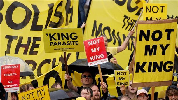 Tradition, Party und Protest: Charles und Camilla gekrönt In Großbritannien gibt es nicht nur Monarchie-Fans: „Not my king“ ist das Motto einer Protestaktion am Tag der Krönung.