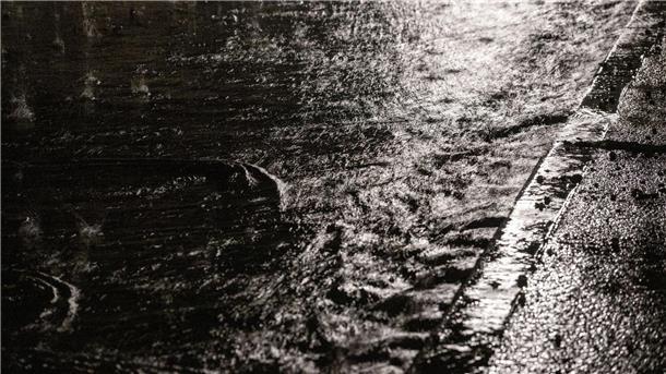 In Heldburg (Thüringen) konnte die Kanalisation die Wassermassen zeitweise nicht mehr aufnehmen.