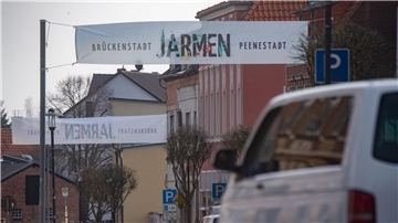 In Jarmen ist ein Polizist mit einem Messer schwer verletzt worden. Der Angreifer ist einer Schussverletzungen erlegen.