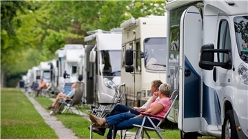 In Krummendeich sind 16 Wohnmobilstellplätze und sechs Plätze für Tiny Houses mitten im Grünen geplant.