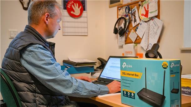 In Kührstedt haben Kunden wie Michael Schlake seit Juni Probleme mit ihrem Internet-Anbieter. Trotz zahlreicher Beschwerden ist eine Lösung für die Betroffenen nicht in Sicht. Verbraucherschützer beklagen den Kundenservice vieler Telekommunikationskonzerne.