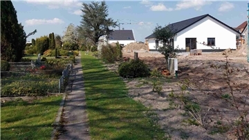 Grundstücksgrenze zwischen Friedhof Loxstedt und Baugebiet Schwaaner Straße