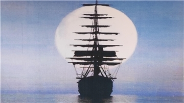 Ein Segelschiff auf hoher See.