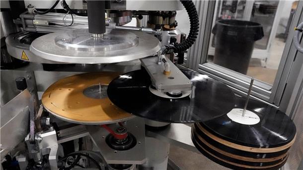 Mehr Schallplatten als CDs in den USA verkauft In Nashville werden Vinyl-Schallplatten hergestellt.