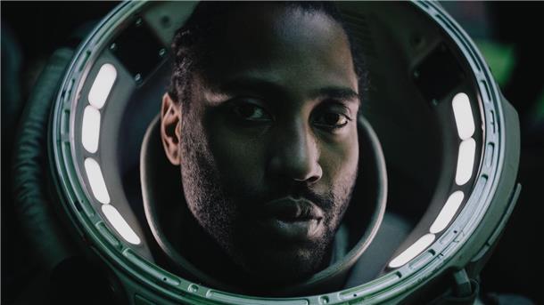 „The Creator“: Mensch gegen Künstliche Intelligenz In New Asia soll US-Spezialagent Joshua (John David Washington) den mysteriösen KI-Architekten Nirmata finden.