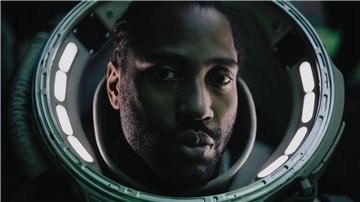 In New Asia soll US-Spezialagent Joshua (John David Washington) den mysteriösen KI-Architekten Nirmata finden.