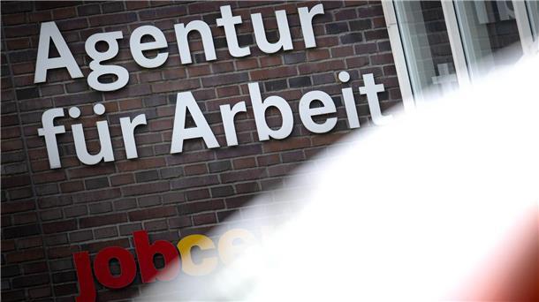 Zahl der Arbeitslosen in Niedersachsen steigt leicht In Niedersachsen ist die Zahl der Arbeitslosen minimal gestiegen, die Arbeitslosenquote liegt unverändert bei 6,2 Prozent. (Symbolbild)