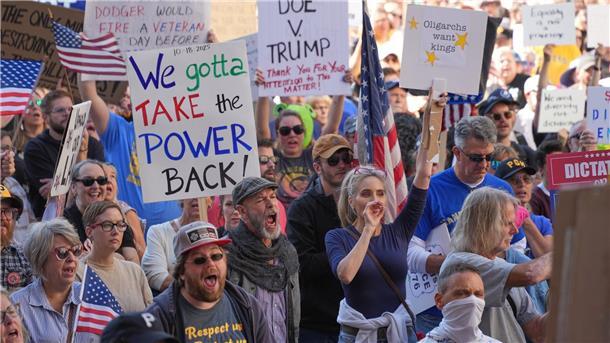 „No Kings“: Massenproteste gegen Trump in den USA In Pittsburgh ging es vor allem um Waffengesetze und eine bevorstehende Kommunalwahl.