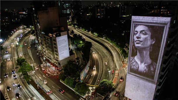 Bilder des Tages In Rio De Janeiro gedenkt man mit Protesten und Postern der 2018 ermordeten Stadträtin Marielle Franco.