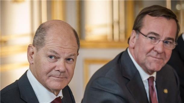 In Sachen Kampfjets für die Ukraine einer Meinung: Bundeskanzler Olaf Scholz (l) und sein neuer Verteidigungsminister Boris Pistorius.