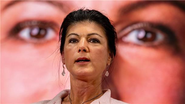 Wagenknecht will über Verbrenner-Aus abstimmen lassen In Sahra Wagenknechts Augen ist das Verbrenner-Aus die größte industriepolitische Fehlentscheidung der letzten Jahrzehnte.
