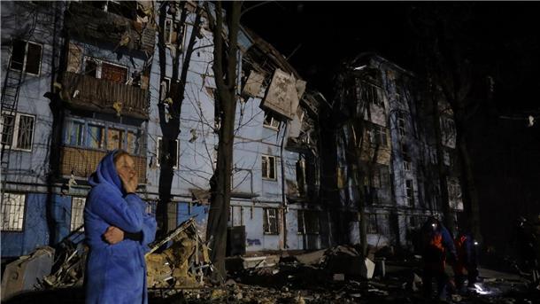 Krieg gegen die Ukraine: So ist die Lage In Saporischschja soll in der Nacht ein fünfstöckiges Wohnhaus von einer russischen Rakete getroffen worden sein.
