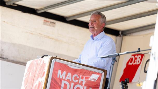 In seiner Rede warnte Wulff vor allem vor den wachsenden Gefahren für Demokratie und Freiheit.
