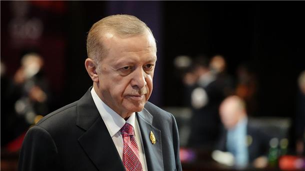 In Stockholm war eine dem türkischen Präsidenten Erdogan ähnelnde Puppe an den Füßen aufgehängt worden.