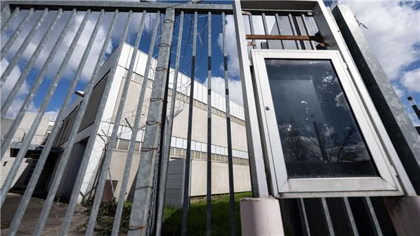 Von Baader bis Klette - Die Prozesse gegen die RAF In Stuttgart-Stammheim fanden zahlreiche der Prozesse gegen RAF-Mitglieder statt. Der Gerichtssaal aus den Siebzigern wurde inzwischen abgerissen und durch einen Neubau ersetzt. (Archivbild)