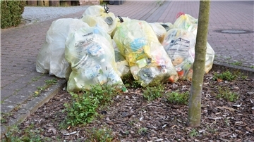 In Teilen des Landkreises bleiben die Gelben Säcke liegen.