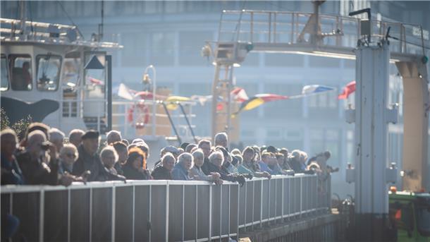 In Vegesack stößt die Parade auf großes Interesse.
