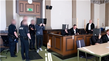 In Verden stehen die drei mutmaßlichen Brandstifter aus dem Landkreis Rotenburg vor Gericht. Am 9. Oktober wird der Prozess fortgesetzt.