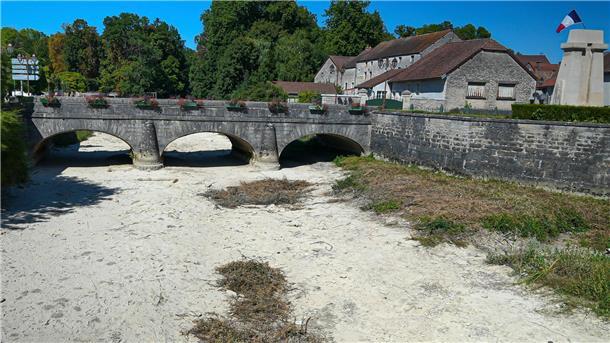 In weiten Teilen Frankreichs ist der Grundwasserpegel bedenklich niedrig.
